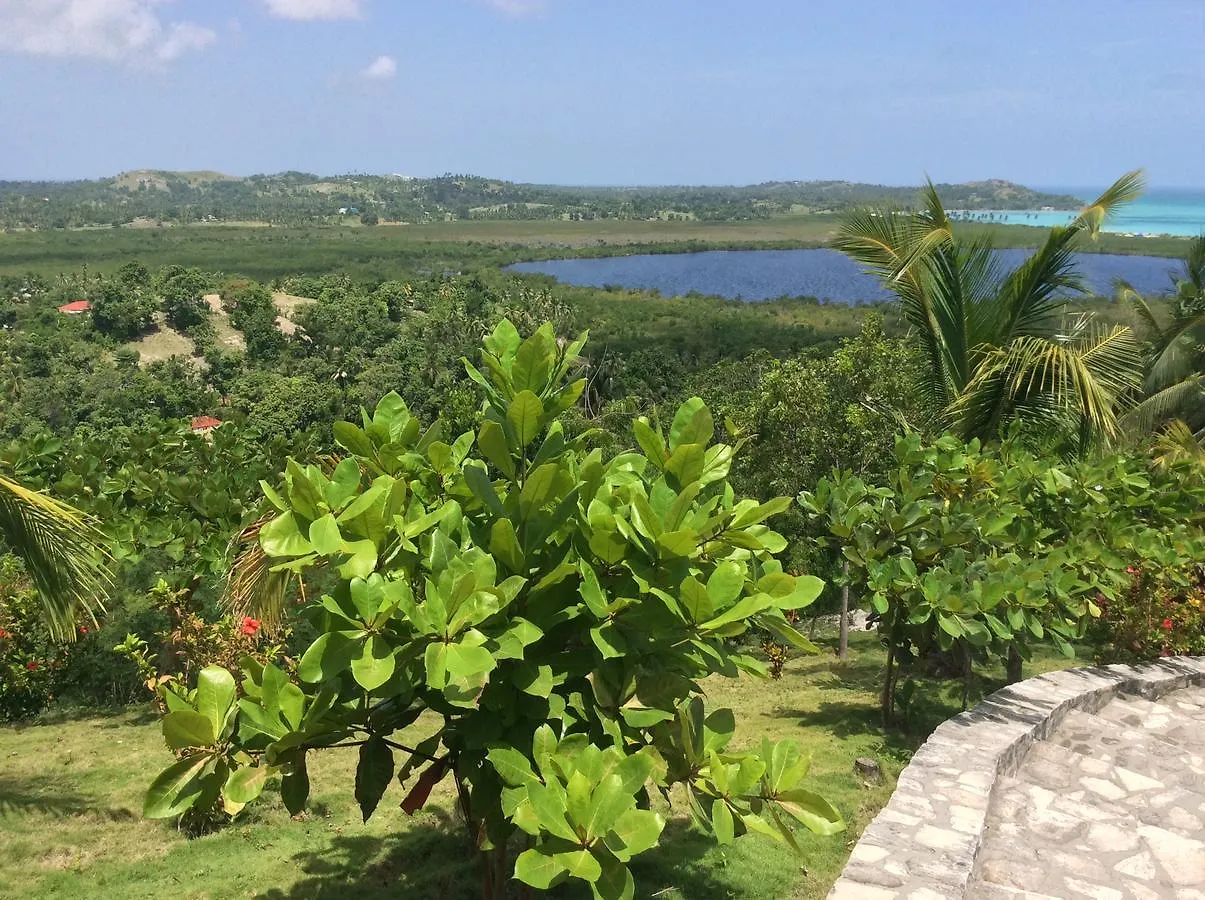 Suites La Colline Cacor ホテル